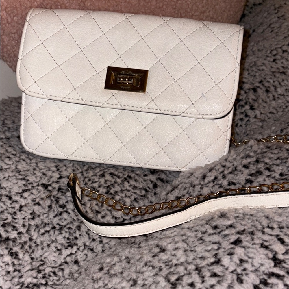 Elegant White Quilted Chain Bag